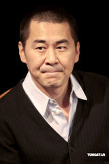 幻灯图：《人山人海》开机 小陶虹复出携手陈建斌