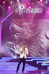 高清组图：新浪网络盛典 满江献唱《中华诵》