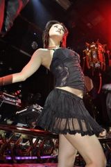 组图：女优小泽玛利亚现身昆明 酒吧大跳艳舞