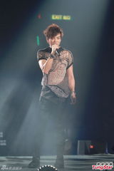 组图：雷颂德个唱献歌儿子 郑秀文助阵掀高潮