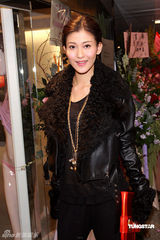 幻灯图集：方力申开画廊众星捧场 陈慧琳等助阵