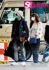 组图：文章姚笛再曝恋情铁证 同游热烈拥抱彼此