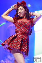 组图：EXO与Apink助阵颁奖礼 f(x)水晶捧奖