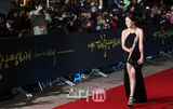 组图：韩国大钟电影节颁奖 林正恩性感黑裙亮相
