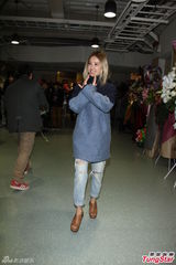 组图：孙燕姿橙发亮眼披黄金甲 许美静助阵