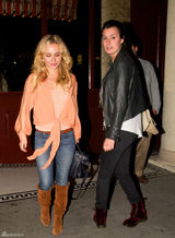 组图：海顿-潘妮蒂尔街拍搭配潮包