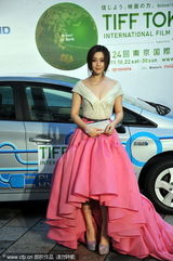 组图：第24届东京电影节 评委范冰冰粉裙现绿毯