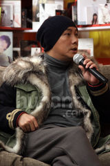 组图：张卫健回应“掌掴”事件 称梁曾像父子