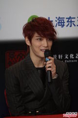 组图：韩国人气偶像金在中亮相上海魅惑帅气