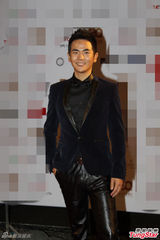 组图：吴奇隆光棍节不谈爱 刘诗诗身体亮红灯