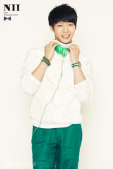 组图：JYJ闵孝琳携手拍夏季服装广告展青春魅力