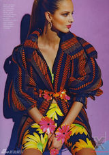 组图：超模科夏诺娃《ELLE》比基尼诱惑撞衫姚晨