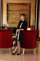 组图：《恋上你》再曝定妆照 秋瓷炫知性亮相