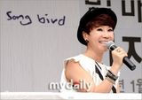组图：韩国女歌手朴慧京举办新专辑发布会