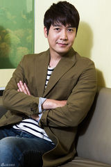 高清组图：新浪娱乐独家对话韩星赵显宰