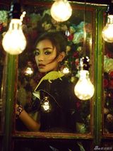 组图：倪妮花丛写真似油画优雅恬静