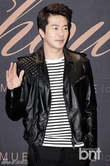 组图：权相佑等亮相时尚派对 韩彩英宽衫遮孕肚