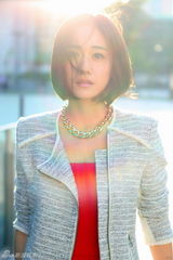 组图：刘芸杂志写真身材曼妙