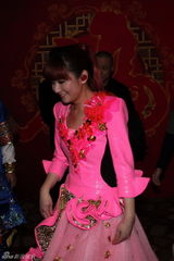 组图：央视春晚落幕 众星亮相后台露轻松笑容