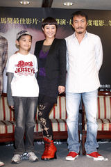 组图：毕晓海送郝蕾“第五张画” 祝“妈妈”骑金马