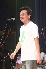 组图：陈升自嘲“滚石二哥” 演唱会与周华健硬碰硬