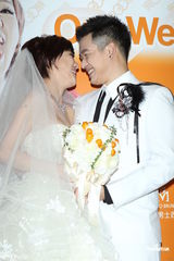 组图：歌手阿BEN闪婚现场热吻 罗志祥江美琪祝贺