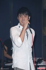 组图：刘子千庆功演唱会 小小彬抱病力挺