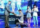 组图：史密斯父子出席《After Earth》首尔红毯