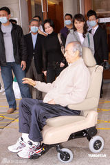 赌王何鸿燊时隔7个月出院 坐轮椅精神良好(图)