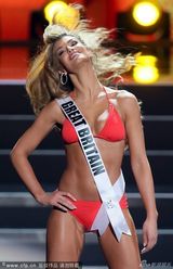 组图：环球小姐比基尼走秀 众佳丽身材不输超模