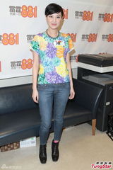 组图：郑希怡为婚礼抓狂 婚期迁就好友应采儿