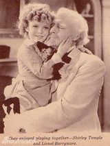 组图：秀兰邓波儿童星期可爱萌照似洋娃娃