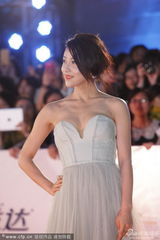 组图：上视节红毯女星竞艳 刘涛裸背刘诗诗鲜亮