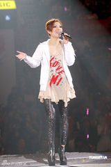 高清组图：郑秀文香港红馆开唱 与刘德华贴面掀高潮