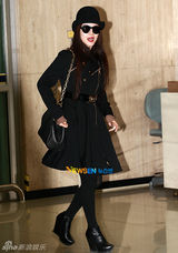 组图：范冰冰韩国机场街拍LOOK黑色大衣搭黑帽