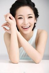 高清图：李曼全新写真曝光 淡蓝长裙气质典雅