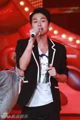 幻灯图：《华人大综艺》第三期 食全食美星PK私房菜