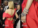 高清组图：超模海蒂-克鲁姆携老公亮相红裙艳丽
