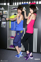 组图：杨丞琳羡慕许玮宁身材 好姐妹共同拍广告