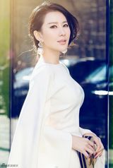 组图：石天琦午后漫步写真 散发迷人气质