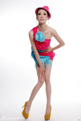 组图：芙蓉姐姐夏日写真 薄纱裹玉体露美腿