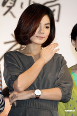 组图：Ella助阵青峰签唱会否认结婚传闻