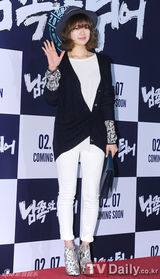 组图：李凡秀朴寒星出席《南方大作战》试映会