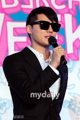 组图：JYJ朴有天金俊秀出席粉丝博览会开幕式