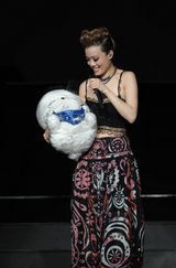 组图：容祖儿巡演多伦多站 着黑网袜翘臀大秀性感