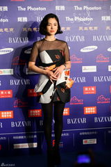 组图：宋慧乔立体剪裁短裙别致亮相红毯