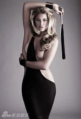 幻灯：超模杜晨-科洛斯新照曝光 袒胸露乳身姿傲人