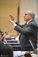 幻灯：中俄音乐学院联手推出俄文歌剧《奥涅金》