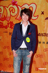 幻灯图：《艋舺》香港宣传 阮经天赵又廷狂舞