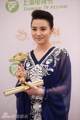 组图：小宋佳凭《悬崖》获最佳女演员奖
